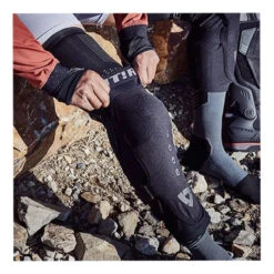 Rev'it Scram Kneeprotector 7 Rev'it Scram Kneeprotector -Motorcycle Equipment Store revit scram kneeprotector 2